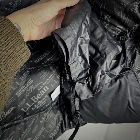 LL BEAN'S Adults' Men or Women Trail Model Down Vest - Picture 10 of 13